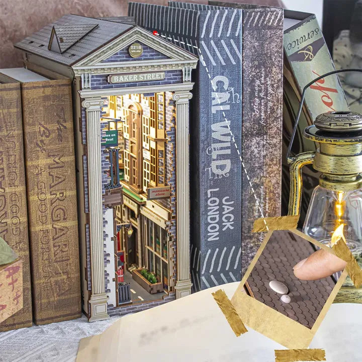 221B Baker Street Book Nook Kit