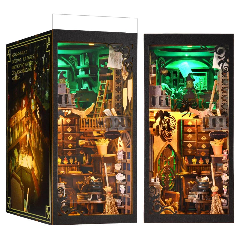 Master's Magic House Book Nook Kit