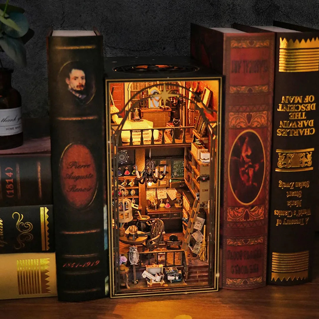 Mira's Magic House Book Nook Kit