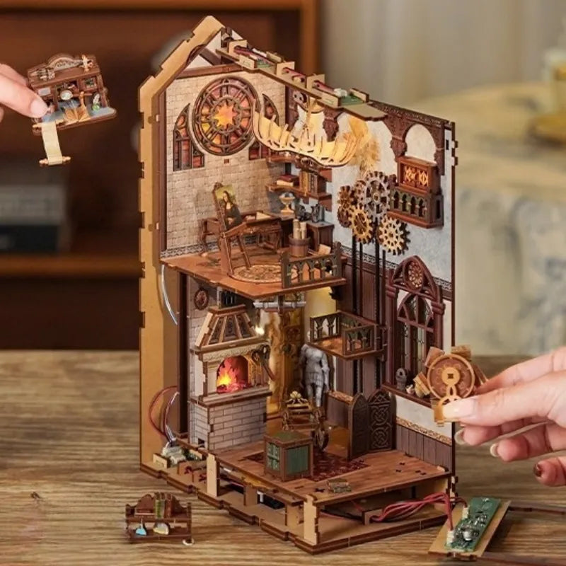 Leonardo da Vinci Book Nook Kit