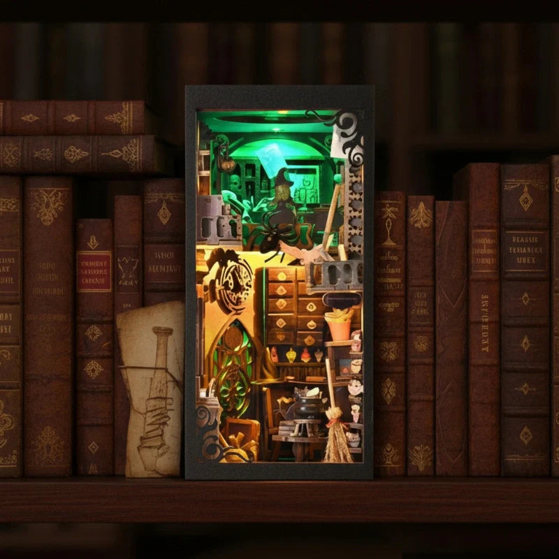 Master's Magic House Book Nook Kit