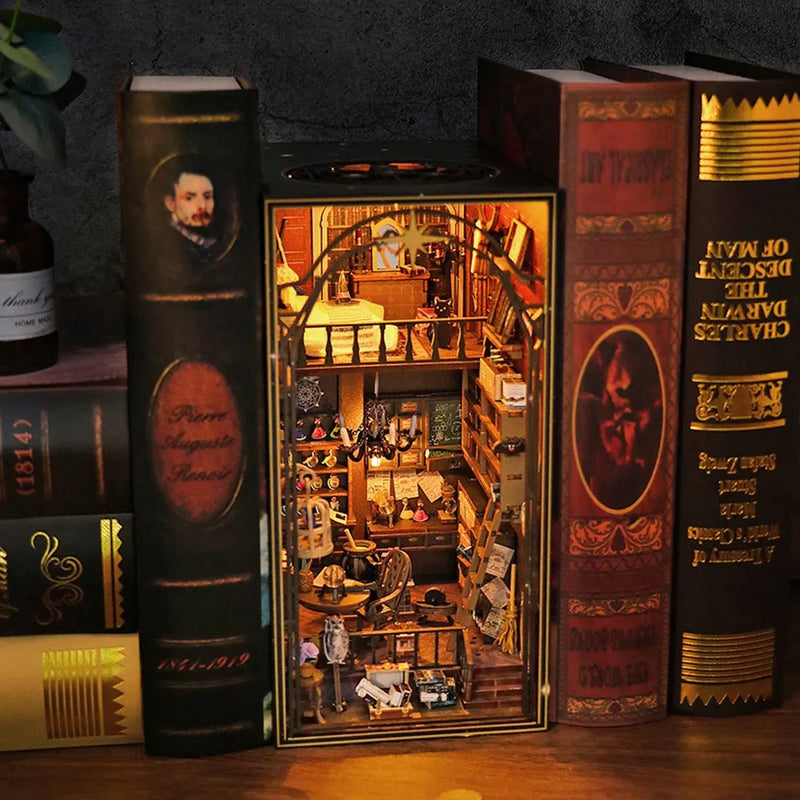 Mira's Magic House Book Nook Kit