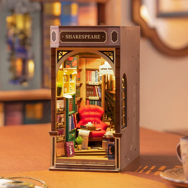 Shakespeare book nook kit – DIY Paris bookshop