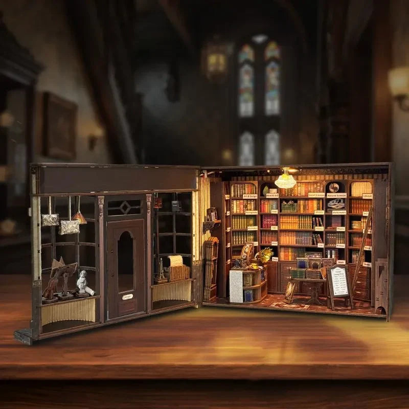 Hoggor Bookstore miniature house kit – detail view 3